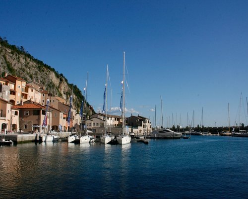 Regolazione della luce in un piccolo appartamento italiano